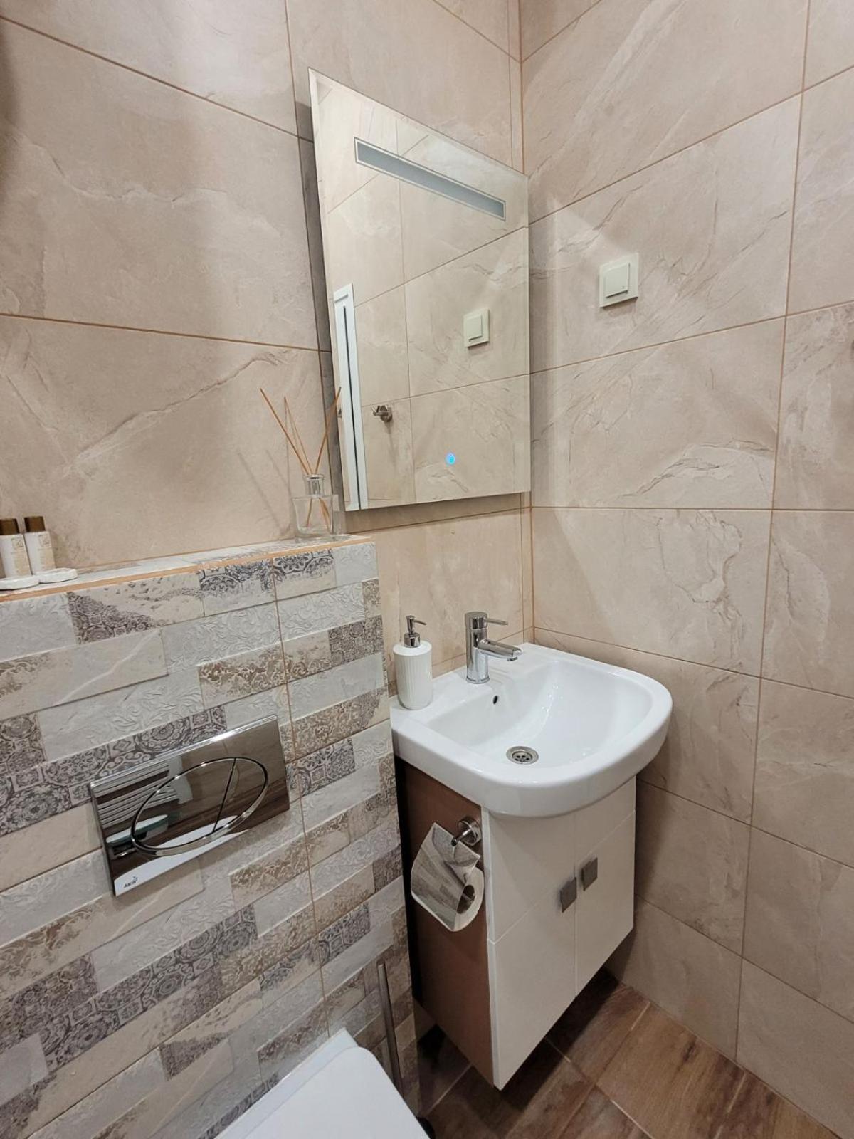 The House - Central Boutique Apartments キュステンディル エクステリア 写真