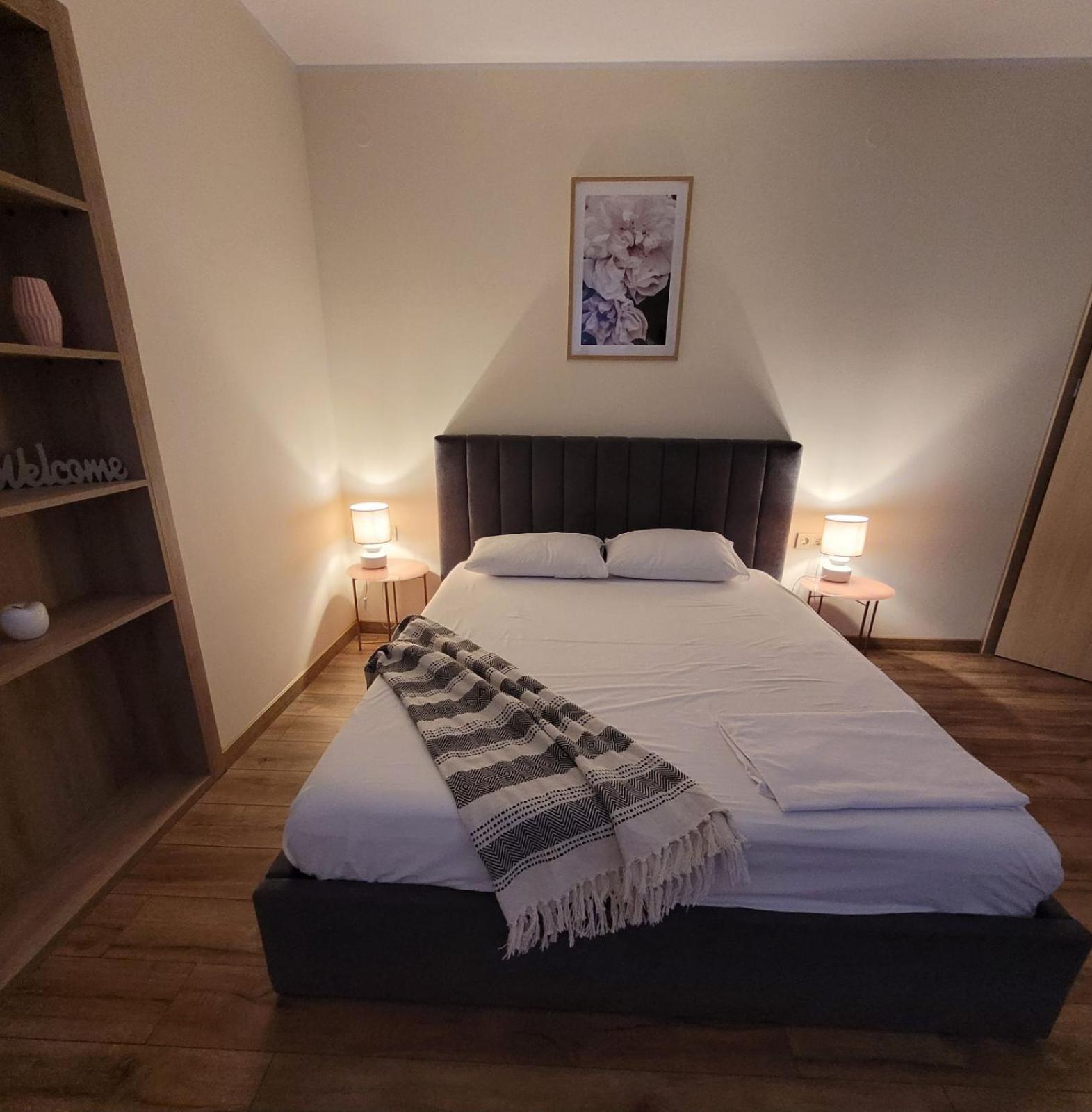The House - Central Boutique Apartments キュステンディル エクステリア 写真