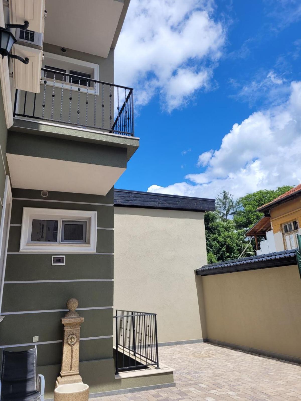 The House - Central Boutique Apartments キュステンディル エクステリア 写真