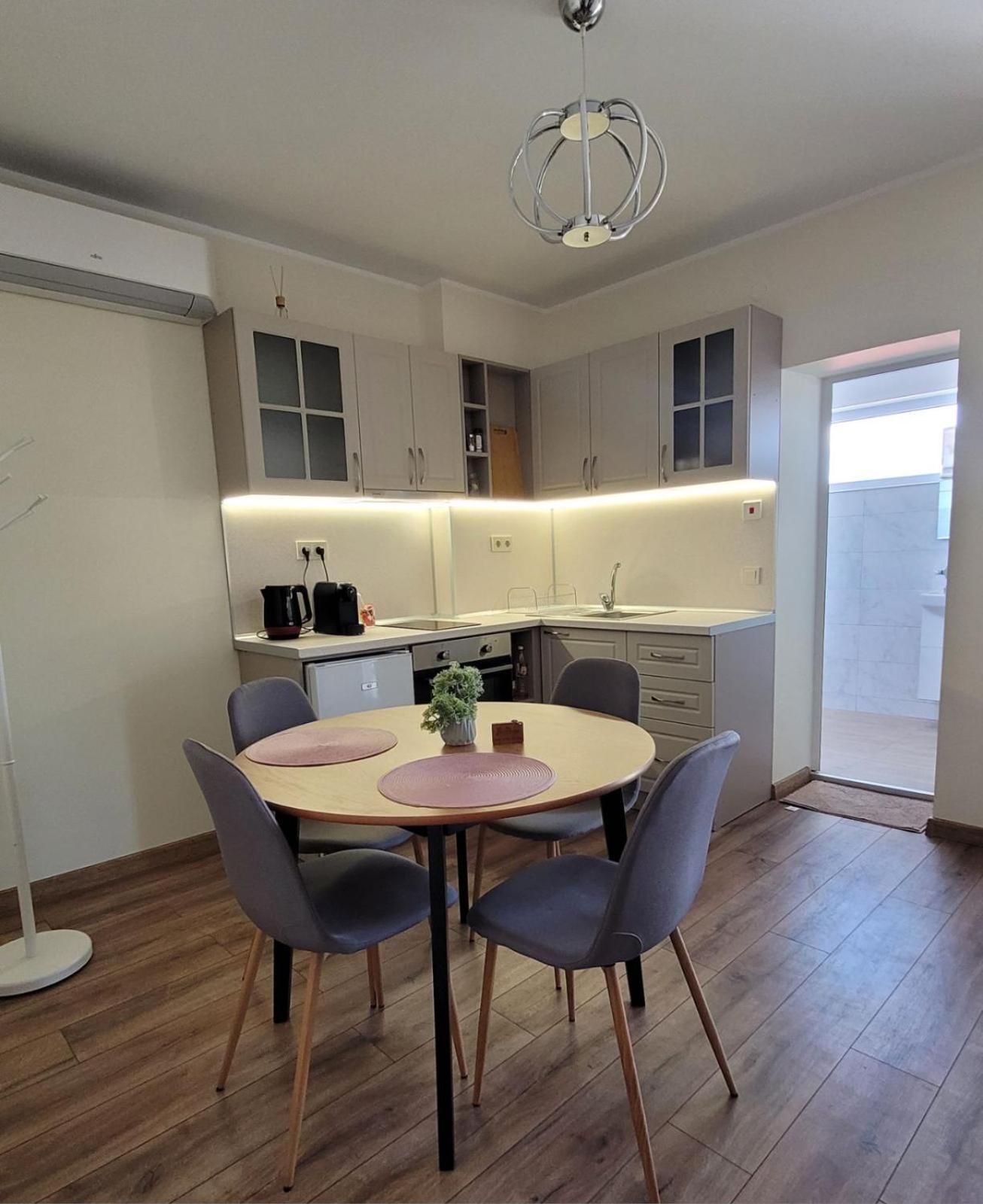 The House - Central Boutique Apartments キュステンディル エクステリア 写真
